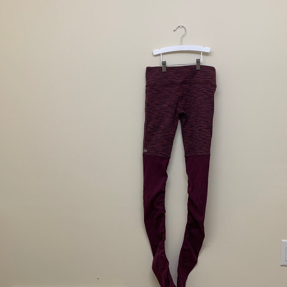 BRAND NEW!! maroon ALO yoga leggings!!